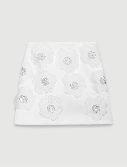 Chân váy ngắn satin họa tiết bông hoa T34 Trắng