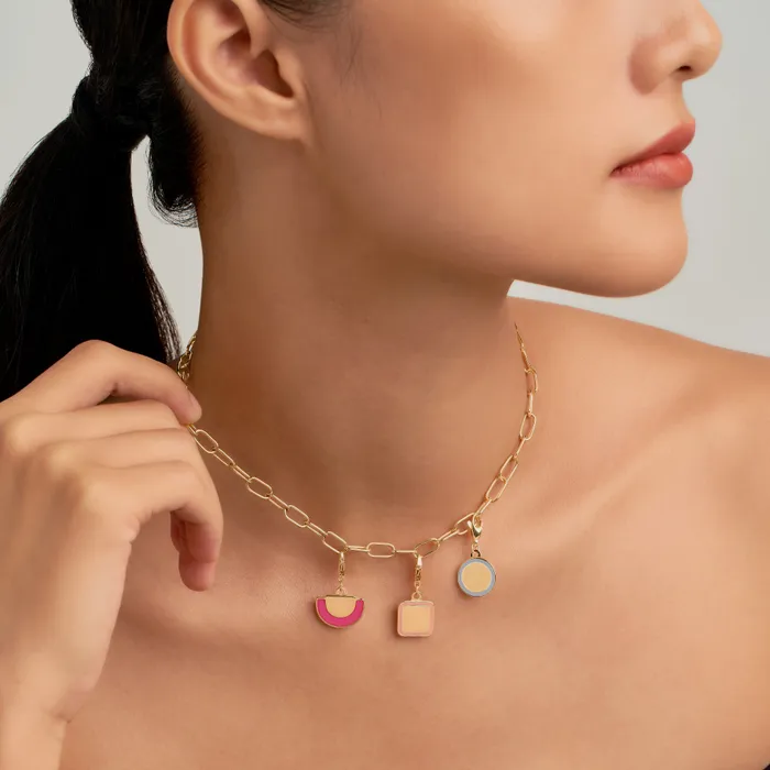 Charm vuông Aura