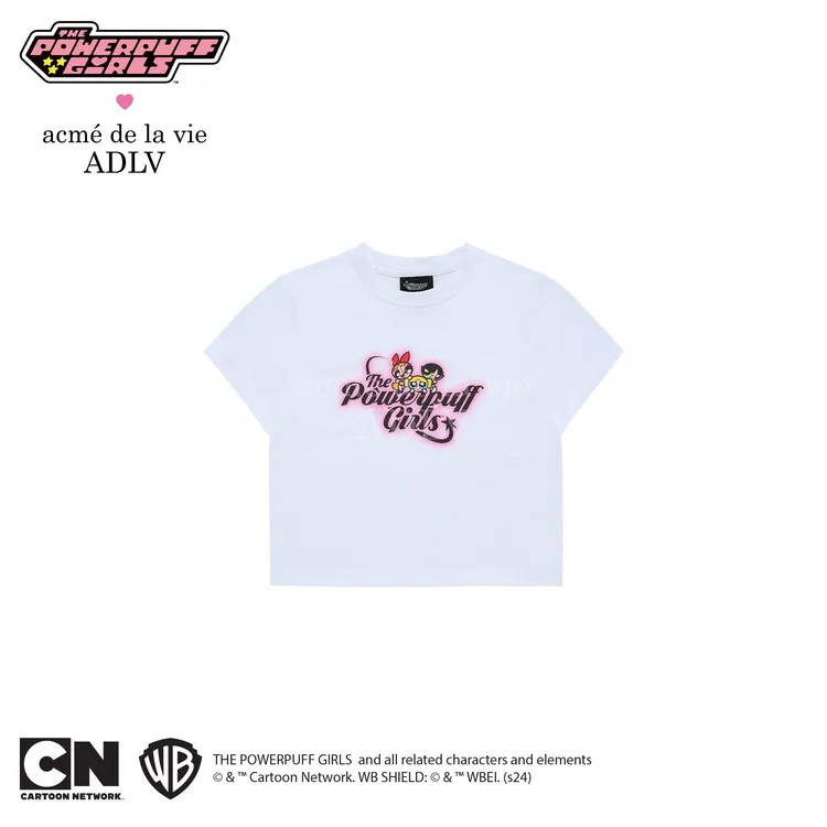 [The Powerpuff Girls X Acmedelavie] Áo Thun Crop ADLV Gradient Curly Logo Trắng