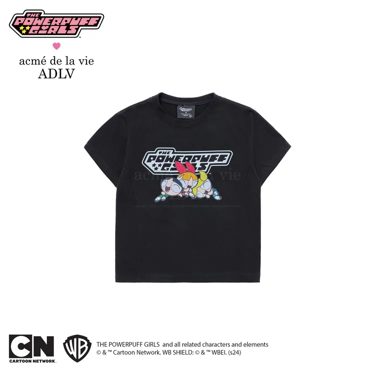 [The Powerpuff Girls X Acmedelavie] Áo Thun Crop ADLV Logo Đen