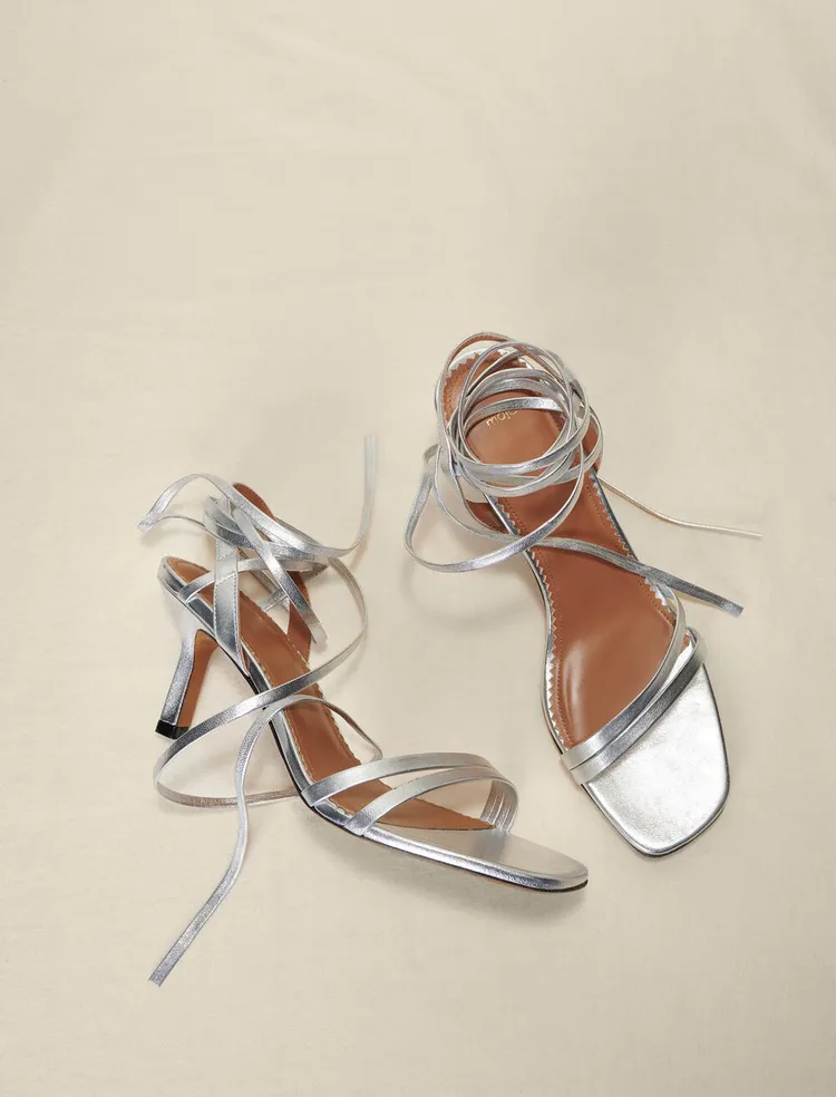 Giày sandal buộc dây ánh bạc