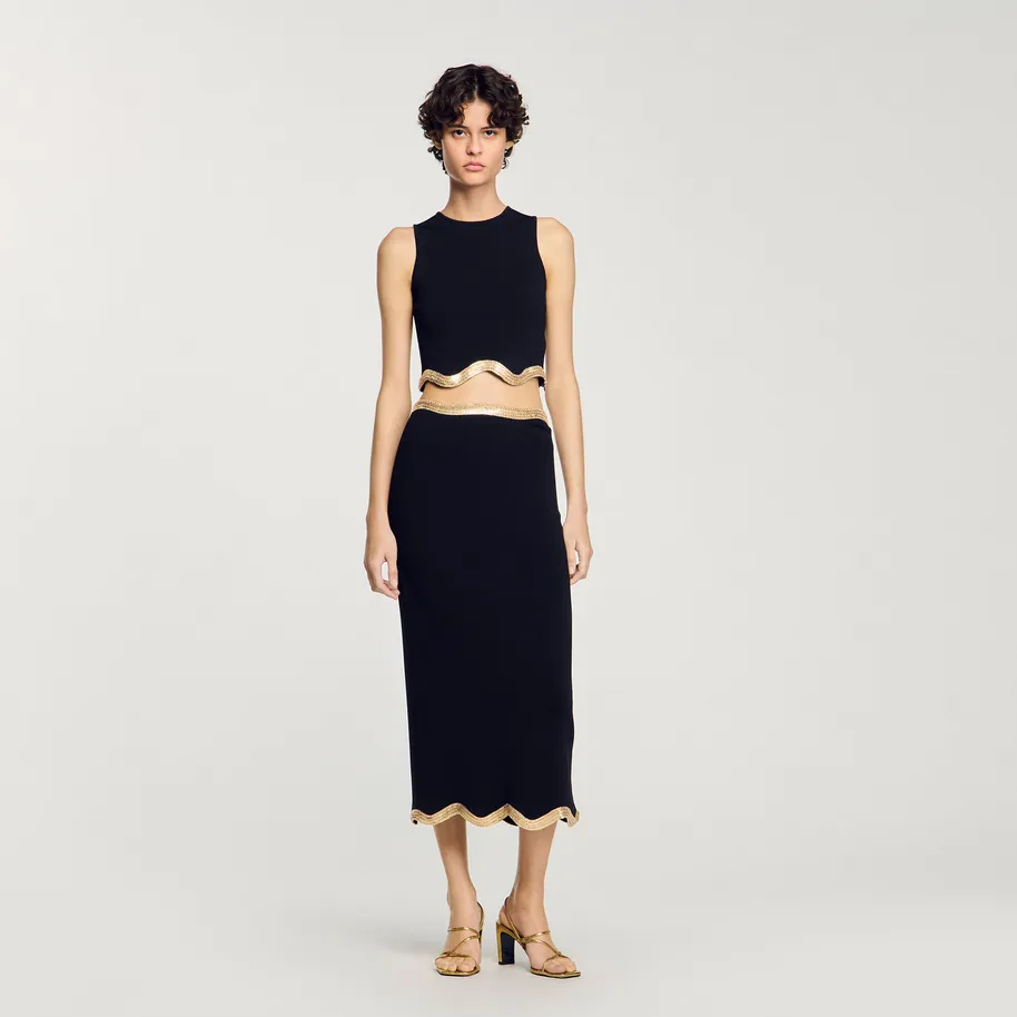 Áo len dáng crop phối dây xích