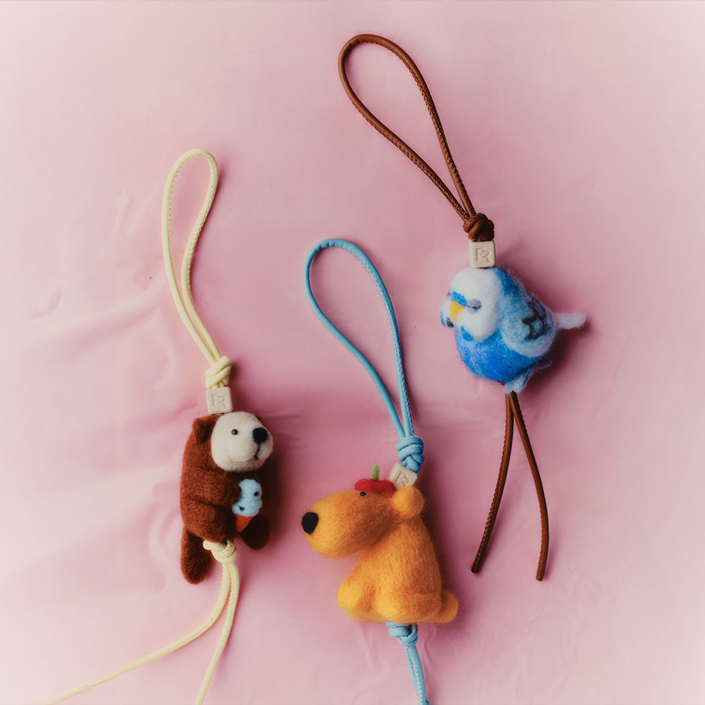 Charm túi len chọc FRONT ROW